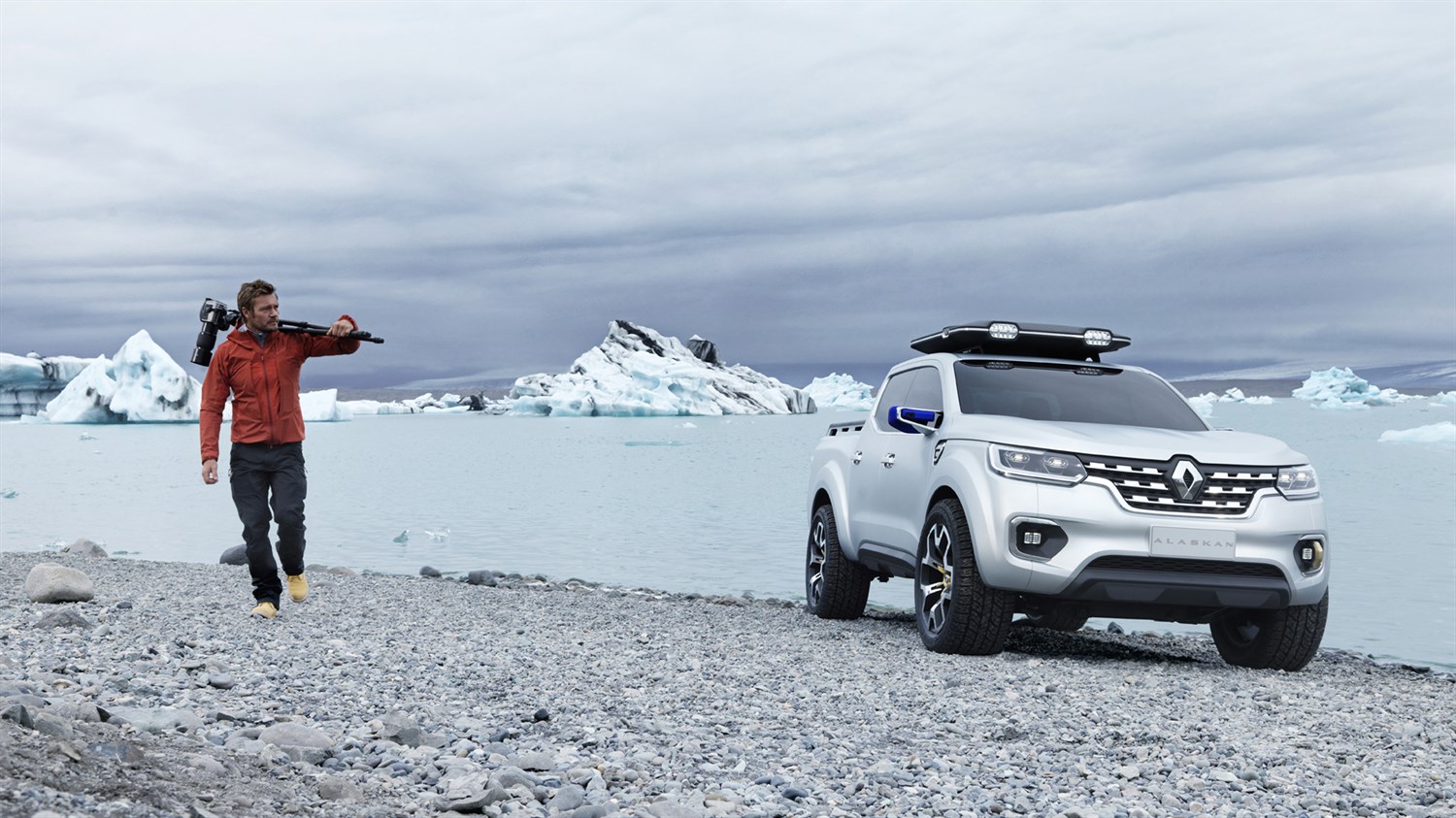 Renault ALASKAN Concept - Vue 3/4 avant - Partenaire idéal d'un photographe explorateur