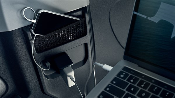 Renault Trafic SpaceClass - prise 220 V et ports USB